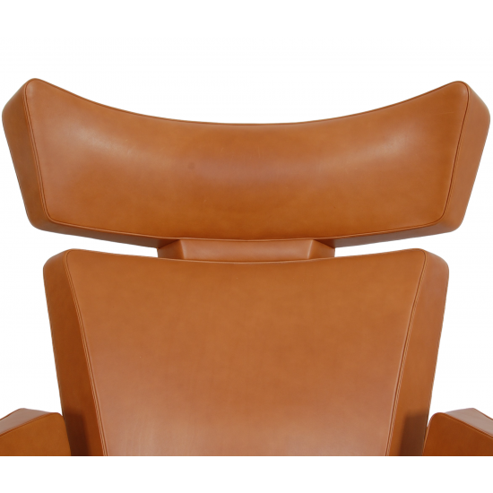 For Sale Arne Jacobsen Ox Lounge chair in cognac leather